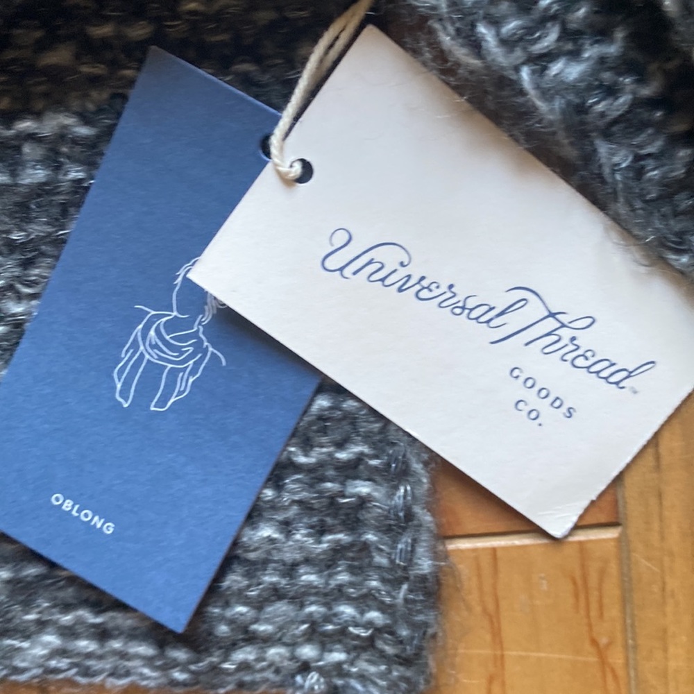 Universal Thread Scarf - Picture 5 of 7